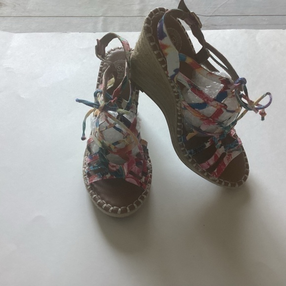 SO Espadrilles Size 8 Multi Colored